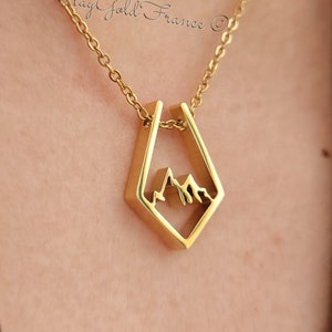 Mountain-shaped necklace - Gold mountain necklace - Nature jewelry - Minimalist jewelry - Gifts - climber gift, free delivery