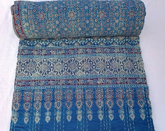 Ajrak Kantha assortie L'Ajrakh est un textile imprimé au bloc unique. Il présente des motifs et des motifs traditionnels spéciaux. Motif Ajrak