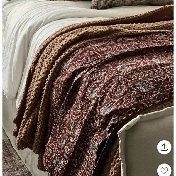 Ashlyn Kantha Steppdecke, Burgunder-Steppdecke, Handblock-Druck, handgefertigte Baumwolle, Kantha, indische Netural-Farbe, indisch inspirierte Bettwäsche, bordeauxrote Bettwäsche