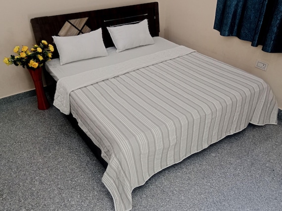 Winter Warm Quilt Striped Cotton Batting Quilt: Handmade Jaipuri Razai Kantha, Queen Size