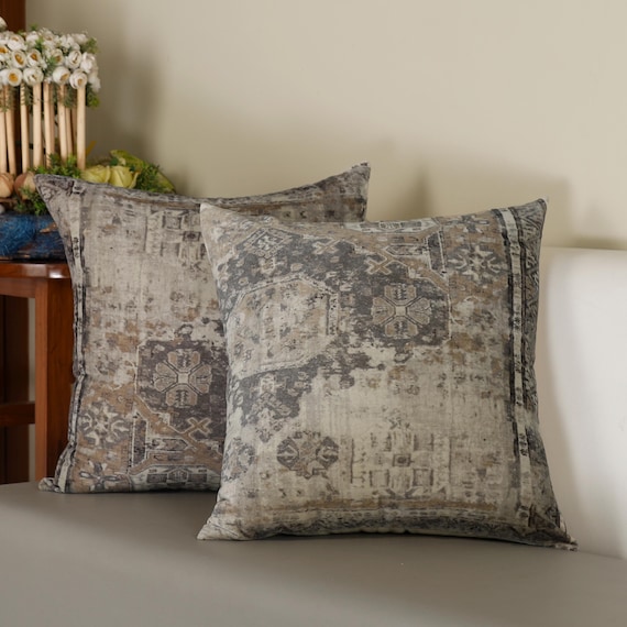 Velvet Vintage Handloom Velvet Cushion Cover 20x20: Traditional Floral Print