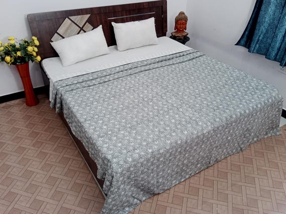 Floral Print Kantha Quilt: Hand-Stitched Indian Cotton Bedding