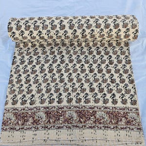 Kantha Quilt Bettwäsche Handblockdruck Blumendecke Indische natürliche Farbe, handgenähte ländliche Kantha-Bettwäsche, ethnischer Wohnkulturstil
