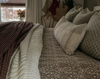 Boho Kantha Quilt Bedspread Hand Stitched Cotton Indian Quilt Vintage Brown Bedding Queen King Size Kantha Blanket + Pillow Covers