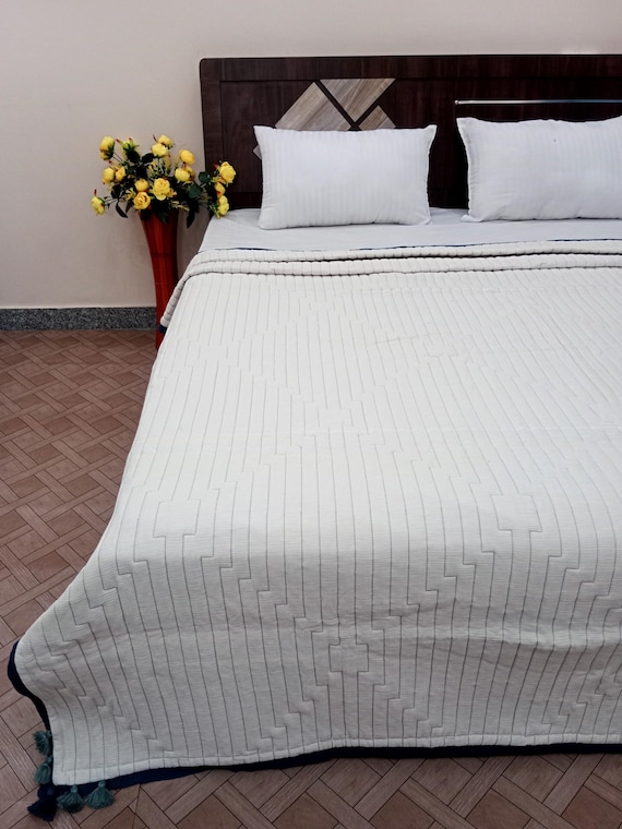 Handmade Cotton Kantha Quilt: Jaipuri Razai Queen Size