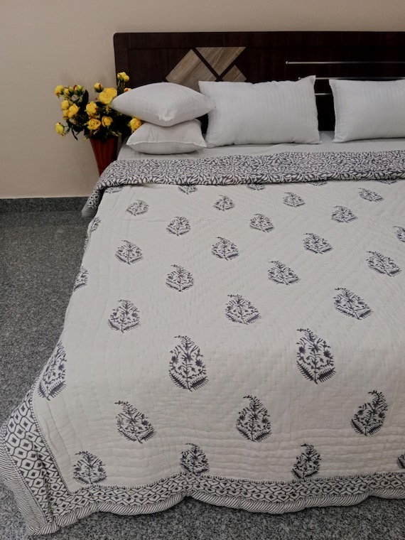 Winter Warm Quilt Striped Cotton Batting Quilt: Handmade Jaipuri