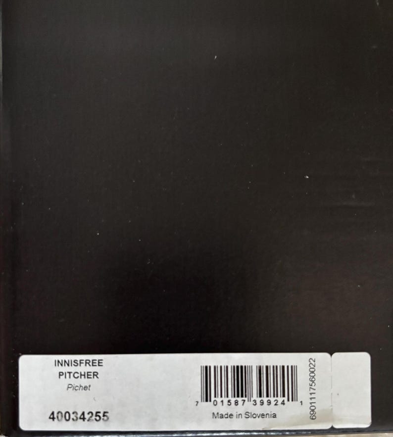 May include: A black box with a white label featuring the text "INNISFREE PITCHER Pichet" and a barcode. The number "40034255" is printed below the text. The label also states "Made in Slovenia".