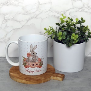 Caneca de café brilhante de 350 ml - Design fofo de Páscoa - Coelho com flores - Feita à mão pelo Alastar Craft Studio