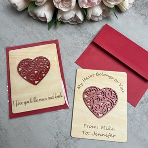 Tarjeta de regalo de madera del Día de San Valentín con personalización - 3.9x5.1", Regalo del día de San Valentín - Regalo para ella - Regalo para él, Tarjeta de regalo - CORAZÓN ROJO