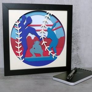 The Perfect Pitch 3D Shadow Box – Oszałamiający, ręcznie wykonany przedmiot o tematyce baseballowej z warstwowym wzorem – Prezent baseballowy – Prezent sportowy – Baseball