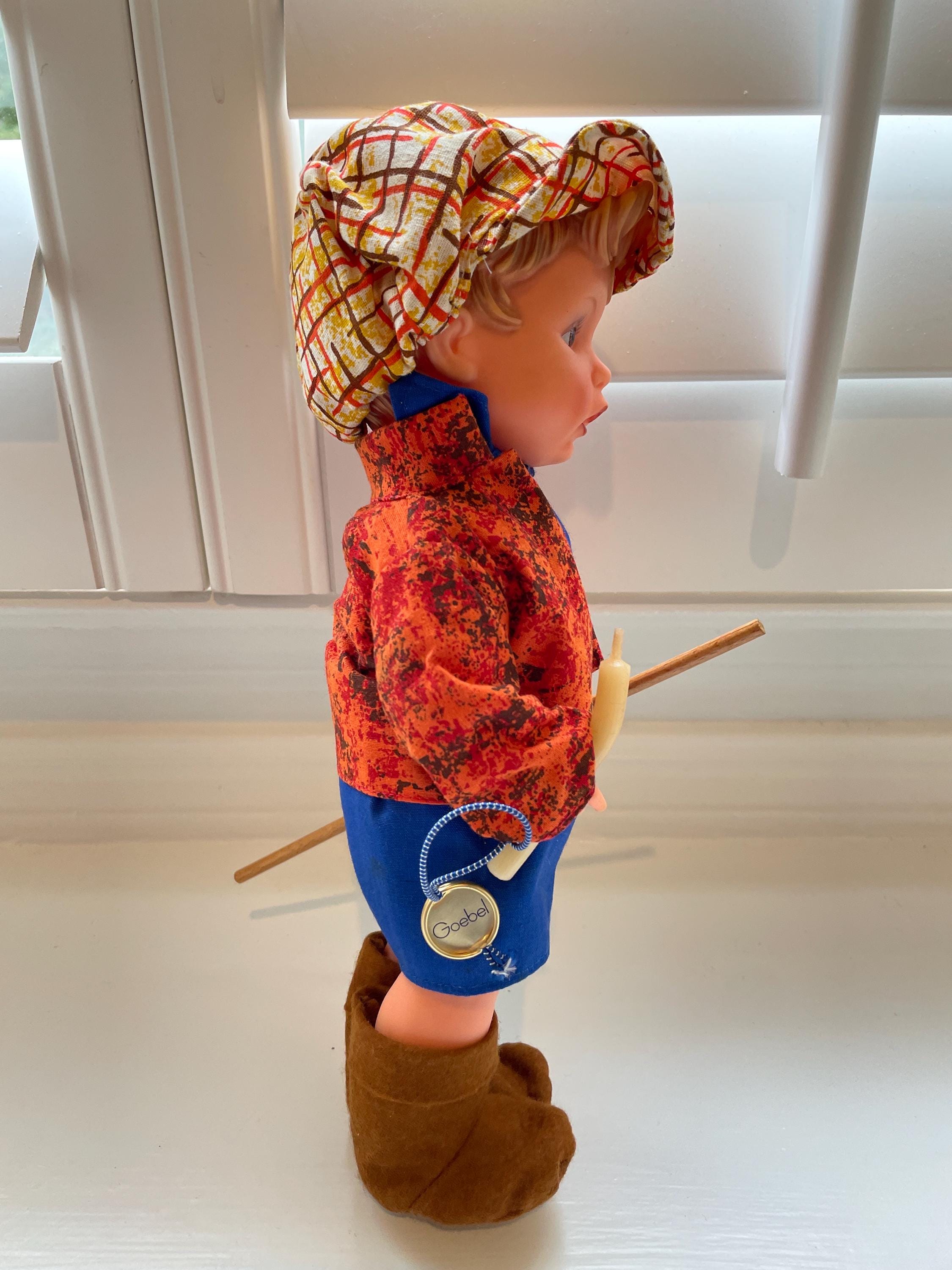 Vintage Gobel Hummel Precious Little Boy 12 display picture 1