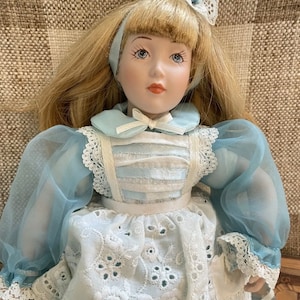The Danbury Mint Storybook Doll Collection - Alice in Wonderland 11&quot; Doll w/Coa