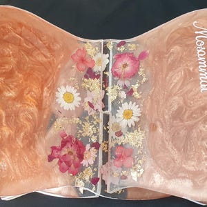 Suporte personalizado do Alcorão rehal | Suporte para Alcorão em ouro rosa e resina branca usando flor prensada