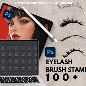 以下が含まれることがあります： ラップトップの画面には、Photoshop 用の100種類以上のまつげブラシスタンプのリストが表示されています。テキスト「EYELASH BRUSH STAMPS 100+」はベージュの背景に表示されています。画像には、女性の顔のクローズアップとPhotoshopのアイコンも表示されています。