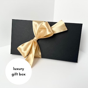 DL Luxus-Schwarz-Geschenk-Box mit Gold Band | 22cm x 11cm