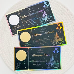 Billet Disneyland | Déjoué noir | carte à gratter | Voyage Disney | Gratter et révéler | Disneyland Paris | Révélation des Fêtes | Cadeau voyage d'anniversaire