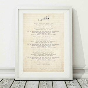 Könnte beinhalten: Gerahmter Druck mit dem Text von "Sylvia's Mother" von Dr. Hook, auf einem Hintergrund aus Papier im Vintage-Stil. Der Text ist in einer Schreibmaschinenschrift gehalten, mit Noten. Der weiße Rahmen unterstreicht den Vintage-Look.