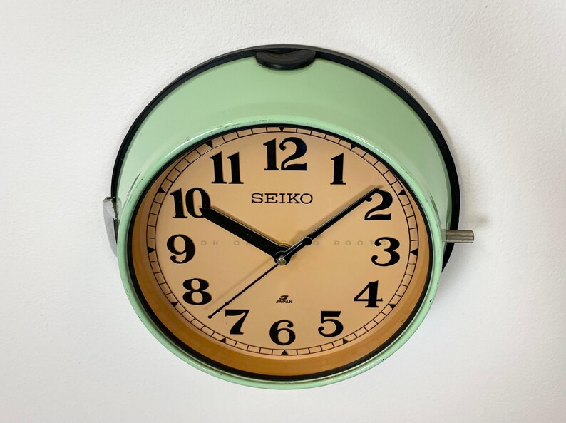 1970s Seiko Retro Vintage Industrial Antique Steel Quartz Wall Clock, Green For Sale