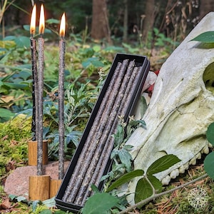 MUGWORT Bougies rituelles de sorcière sorts de protection deuil vision sorcellerie équinoxe de printemps et solstice d'hiver 100 % cire d'abeille noire image 1