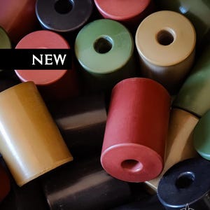 Bougeoir pour bougies rituelles WALDKVLT | Noir obsidienne • Vert forêt • Rouge automne • Beige sable • fait main • diamètre du trou 0,7 mm