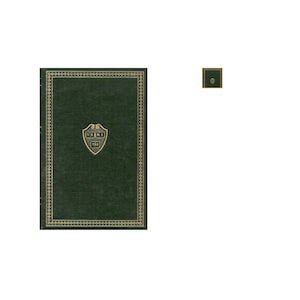 Pode incluir: Um livro de capa dura verde escuro com uma borda dourada e um escudo dourado com as palavras "VERI TAS" nele.