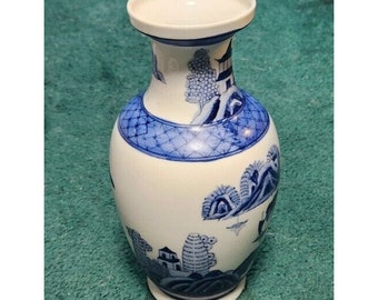 1980 Vintage Old Canton Hand Painted Mann Vase Chinese Theme Blue & White 10"