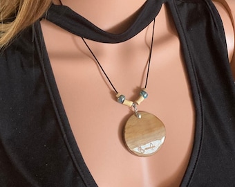 Collar con colgante redondo de bambú