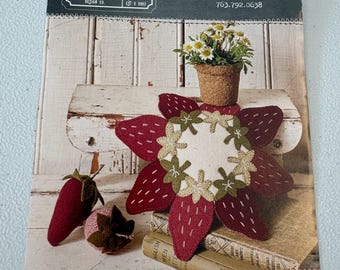 Wool Applique Pattern - Strawberries All Around Mat by Buttermilk Basin