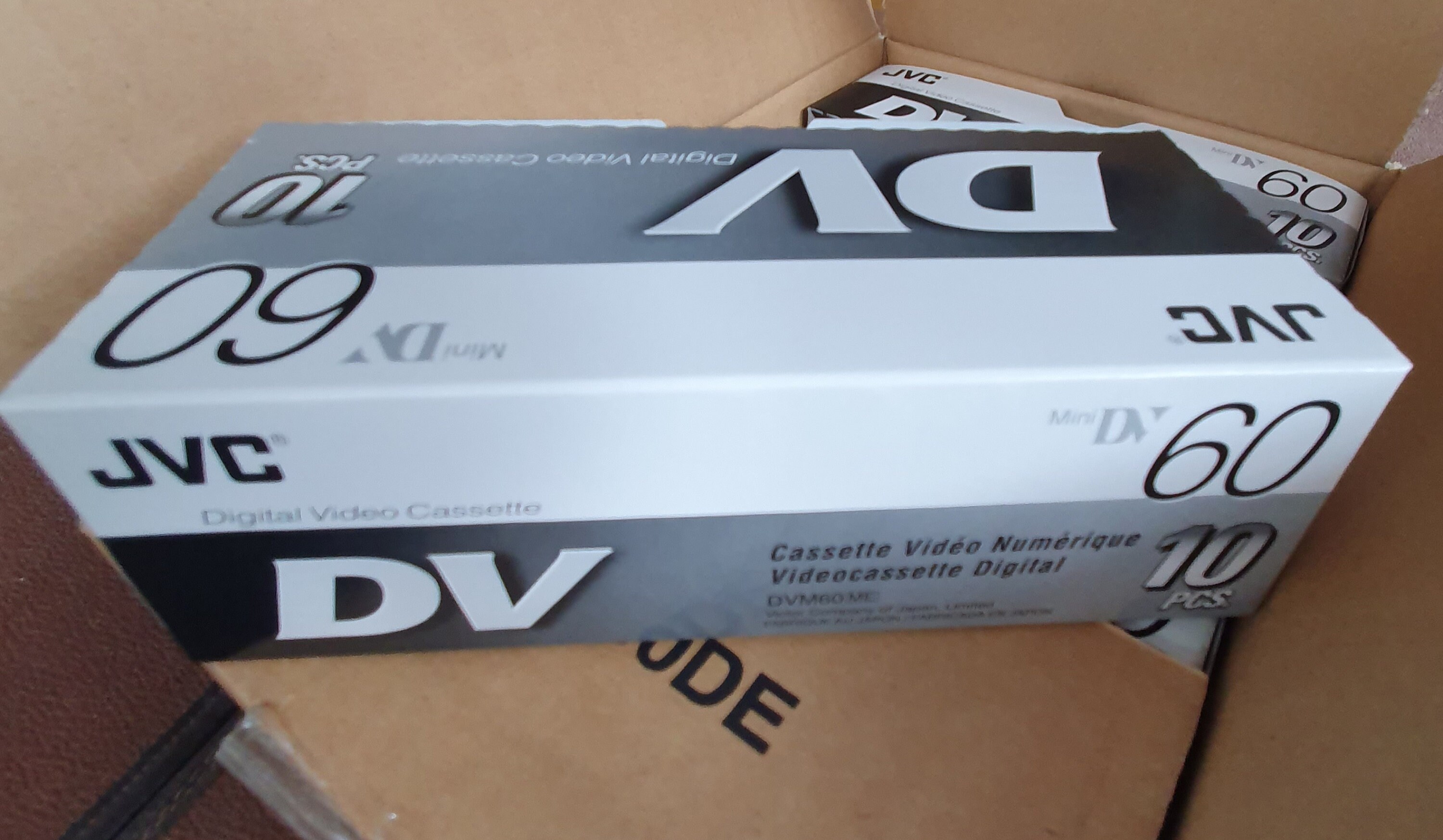 LOT DE 4 Mini Dv 60/90 Jvc Cassette Pour Caméscope Neuf Sous Blister EUR 19,00 - FR LOT DE 4 Mini Dv 60/90 Jvc Cassette Pour Caméscope Neuf Sous Blister EUR 19,00 - FR