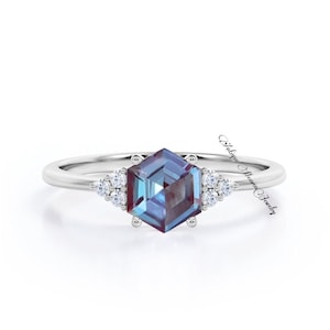 Alexandrite Hexagon Ring- 925 Silver Color Changing Alexandrite Engagement Ring For Women- Promise Ring- June Birthstone- Gift For Her