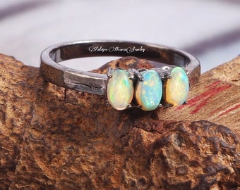 Anillo de ópalo blanco, anillo de apilamiento de ópalo, anillo de ópalo blanco, anillo de ópalo de plata negro delicado, anillo de ópalo de plata, anillo de ópalo delicado, ópalo de oro