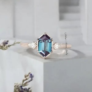 Dainty Alexandrite Ring, Vintage Ring, Minimalist Ring, Alexandrite Ring, Women Engagement Ring, Gift for Her