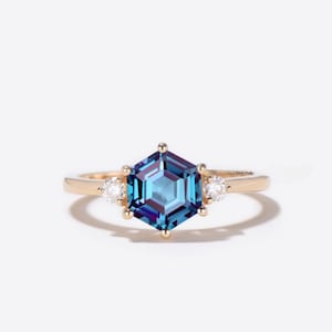 Alexandrite Engagement Ring, Hexagon Cut, Color Changing Gemstone Ring ,Sterling Silver, June birthstone, Alexandrite Jewelry, Gift For Her