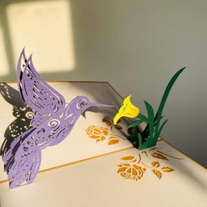 Kolibri Blume Pop-Up 3D Karte.Überraschungs Grußkarte Geschenk für Tochter, Mutter, Freundin, Enkelin, Frau, Schwester, Oma. 12cmx18cm