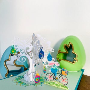Carte 3D Happy Easter Bunny Bicycle Pop Up. Une délicieuse carte de voeux de Pâques surprise pour les enfants, les enfants, la famille et les amis. 15 cm x 15 cm image 7
