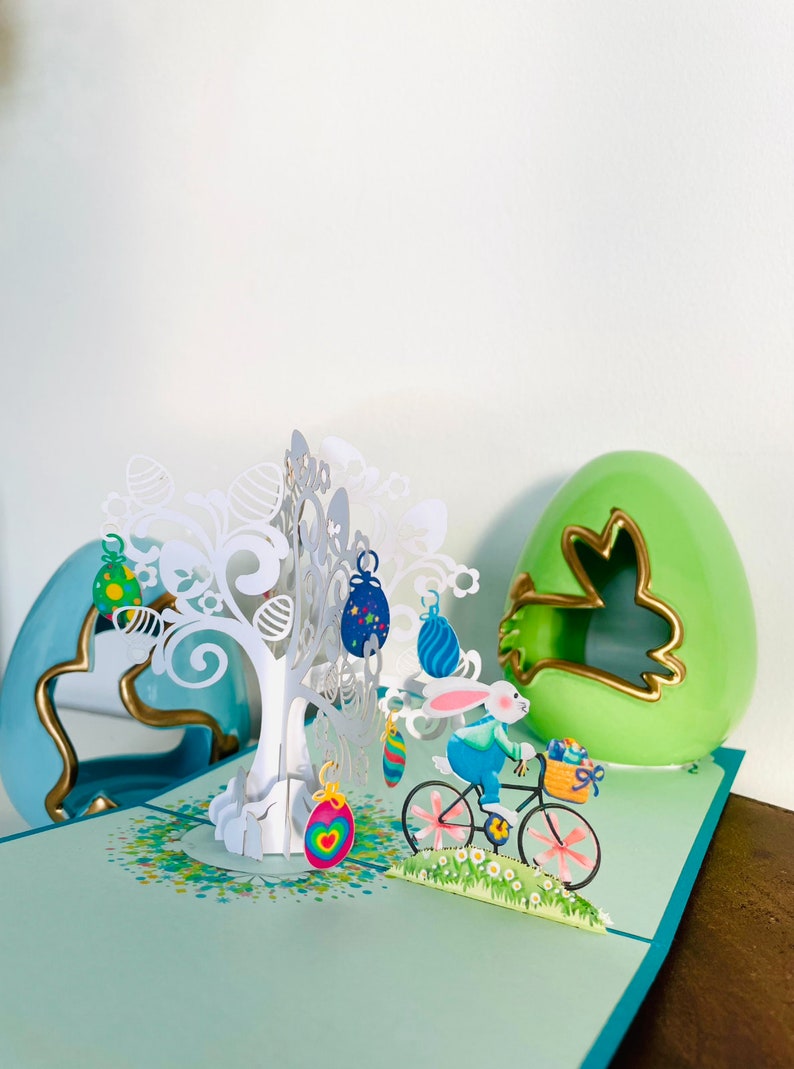 Carte 3D Happy Easter Bunny Bicycle Pop Up. Une délicieuse carte de voeux de Pâques surprise pour les enfants, les enfants, la famille et les amis. 15 cm x 15 cm image 7