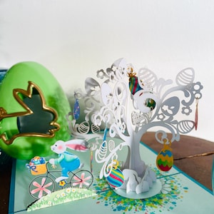 Carte 3D Happy Easter Bunny Bicycle Pop Up. Une délicieuse carte de voeux de Pâques surprise pour les enfants, les enfants, la famille et les amis. 15 cm x 15 cm image 6