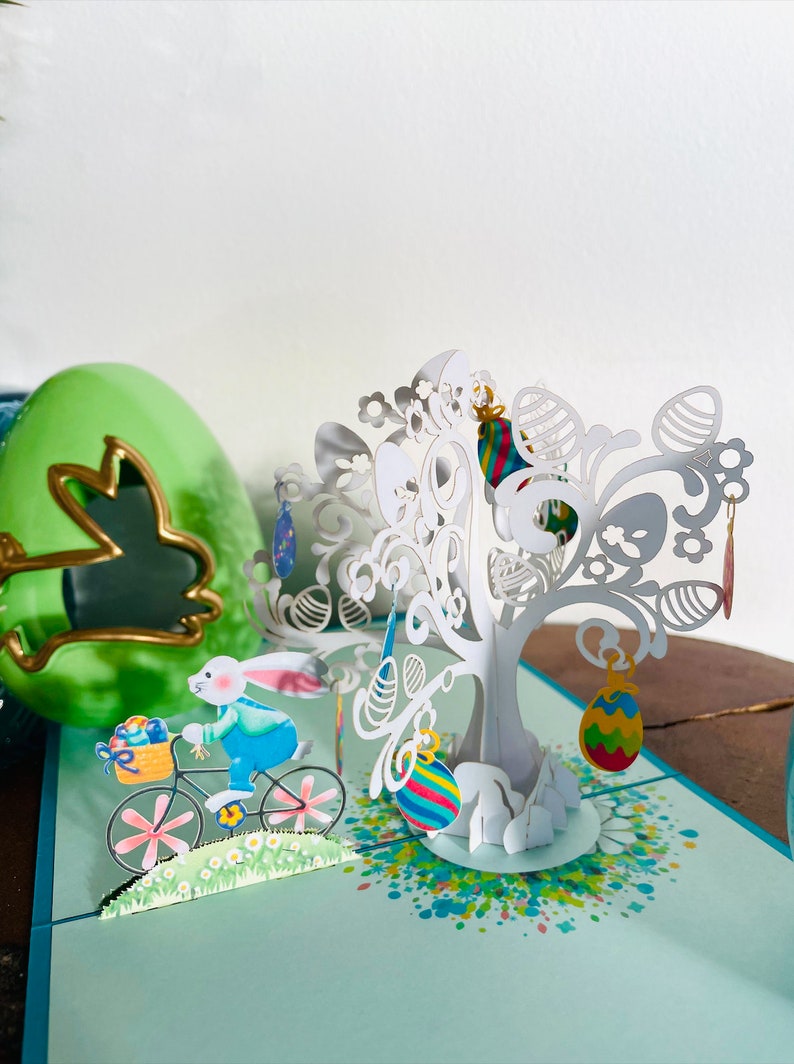 Carte 3D Happy Easter Bunny Bicycle Pop Up. Une délicieuse carte de voeux de Pâques surprise pour les enfants, les enfants, la famille et les amis. 15 cm x 15 cm image 6
