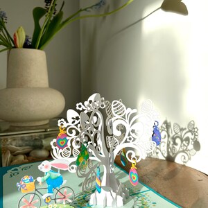 Carte 3D Happy Easter Bunny Bicycle Pop Up. Une délicieuse carte de voeux de Pâques surprise pour les enfants, les enfants, la famille et les amis. 15 cm x 15 cm image 8