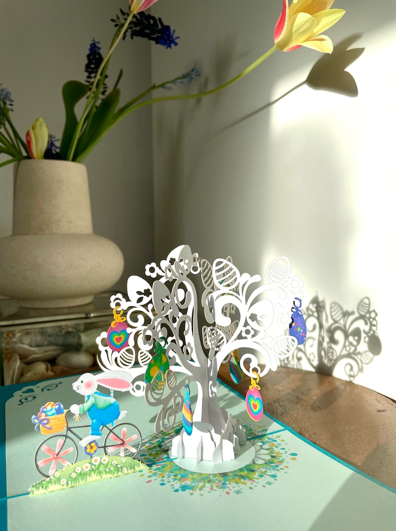 Carte 3D Happy Easter Bunny Bicycle Pop Up. Une délicieuse carte de voeux de Pâques surprise pour les enfants, les enfants, la famille et les amis. 15 cm x 15 cm image 8