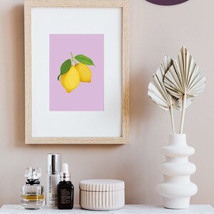 Druckbare Zitronen-Wandkunst, Gelb und Lila, bunte Wandkunst, fruchtige Kunst, digitale Kunst von Früchten, digitale Zeichnung von Zitrone, Download-Kunst
