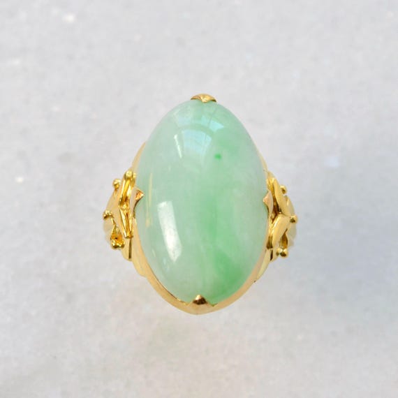 Vintage Moss-In-Snow Jade and 20k Gold Ring