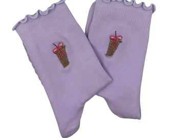 Calcetín con agarre de lazo Coquette de café helado bordado personalizado para Pilates, Barre, Yoga o Lagree. calcetines antideslizantes