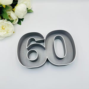 Numéros de joint à remplir Plateau de 6,5 pouces Boîte de numéros d'anniversaire pour plat de charcuterie Blocs de numéros creux pour décorations de table Boîte de bonbons avec numéros 3D