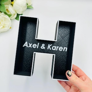 Bandeja de cartas rellenable Letrero con nombres de pareja Regalo para el hogar de los recién casados Regalo de aniversario para el cónyuge Cartas con nombres de pareja para la decoración de la repisa