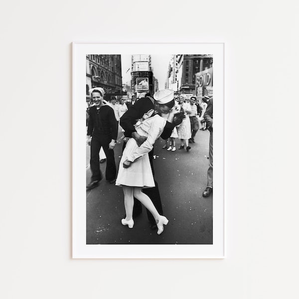 V-J Day Kiss in Times Square, Iconic Photos, Black and White Photography Print, Photography Art, Black and White Print, Kiss In Times Square