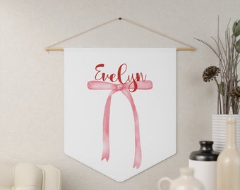 Gagliardetto con fiocco rosa personalizzato da appendere alla parete, gagliardetto rosa personalizzato per ragazze con nome, arte dell'arco, decorazione dell'asilo nido con fiocco, arte della parete dell'asilo nido rosa