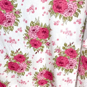 Adorable Vintage Cabbage Roses And Ruffles Bed Coverlet For The Cottage