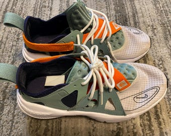 Nike Huarache Type N.354 Silver Pine Magma Orange Sneakers Herr Storlek 7.5, Vita Mesh Techwear Löparskor Dam Storlek 9 BQ5102-301