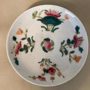 Chinese Famille Rose collection plate, hand-painted floral motifs